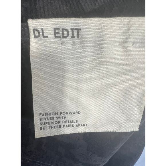 NWT DL1961 Jeans / Black-Snakeskin Pattern / Size 31 - Picture 4 of 11